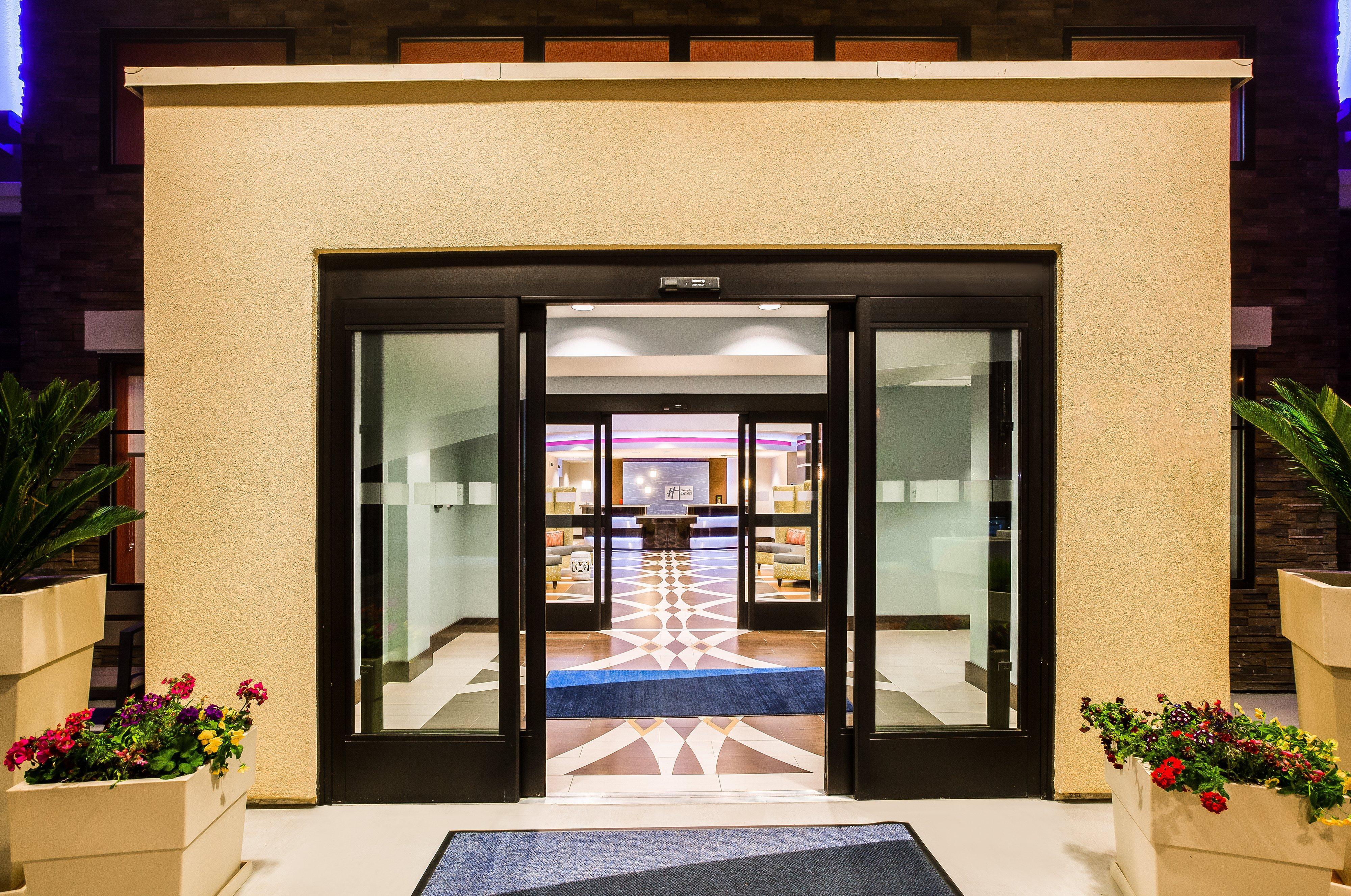 Holiday Inn Express & Suites Eureka By Ihg Bagian luar foto