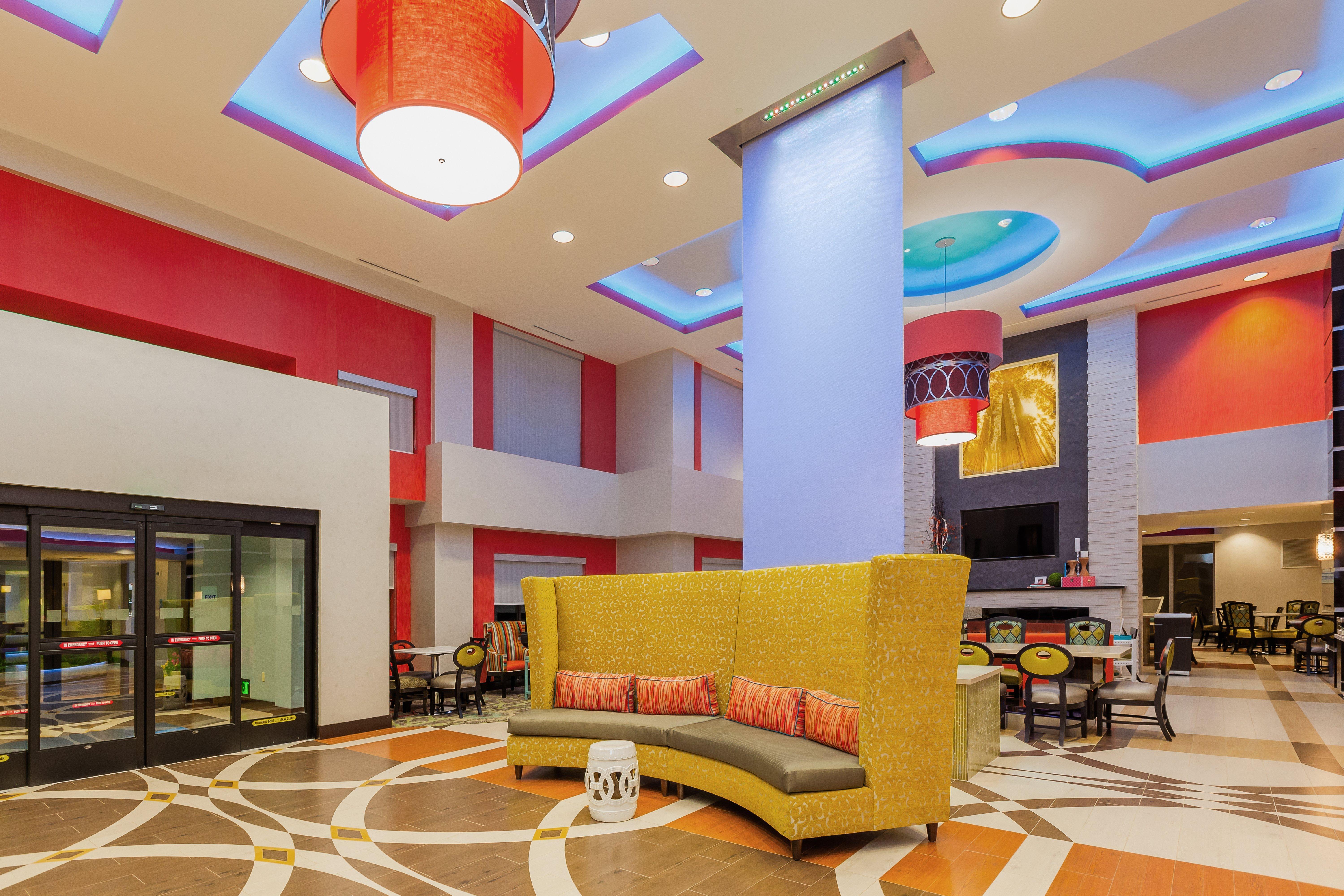 Holiday Inn Express & Suites Eureka By Ihg Bagian luar foto