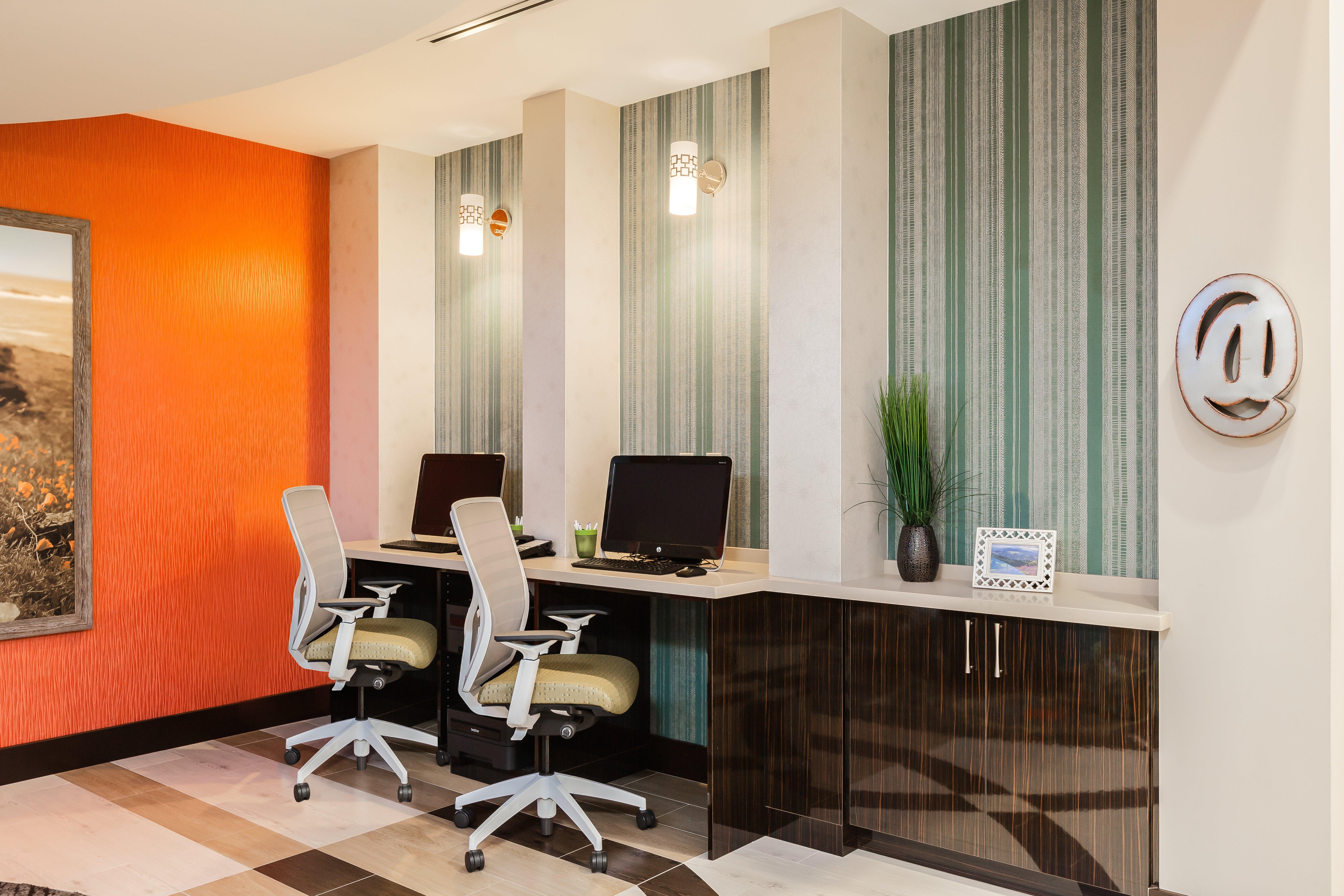 Holiday Inn Express & Suites Eureka By Ihg Bagian luar foto