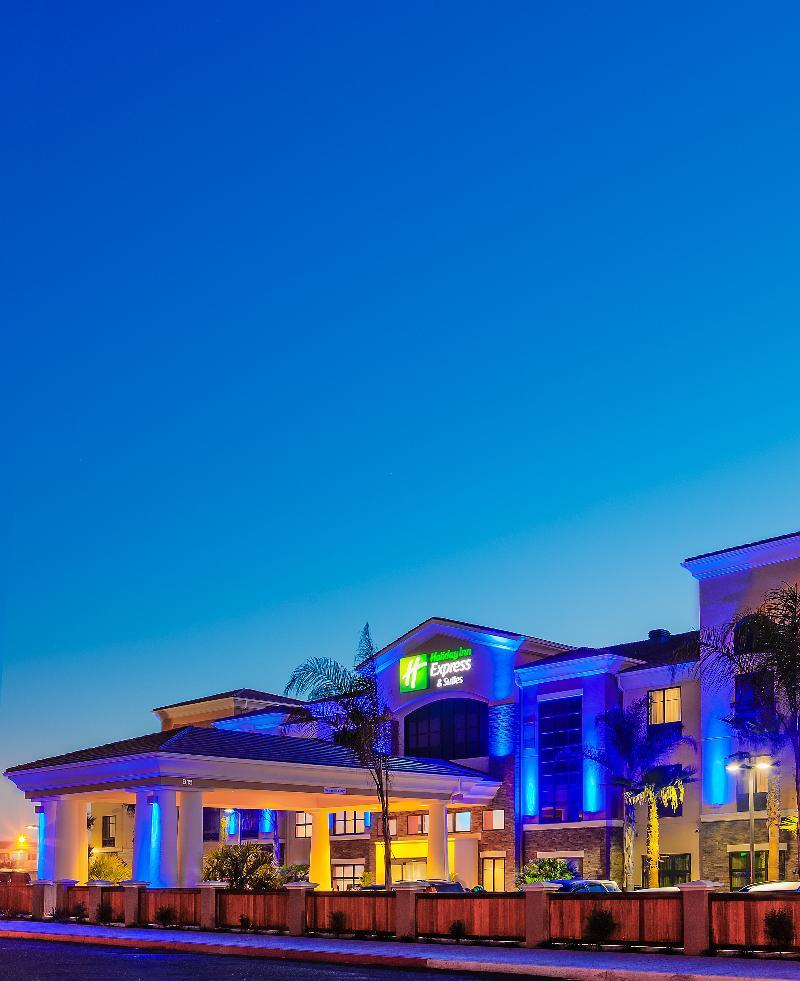 Holiday Inn Express & Suites Eureka By Ihg Bagian luar foto