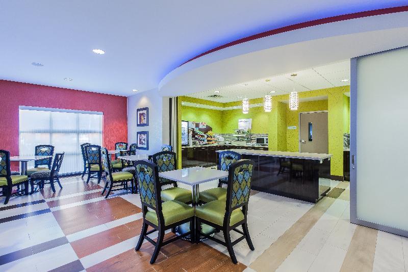 Holiday Inn Express & Suites Eureka By Ihg Bagian luar foto